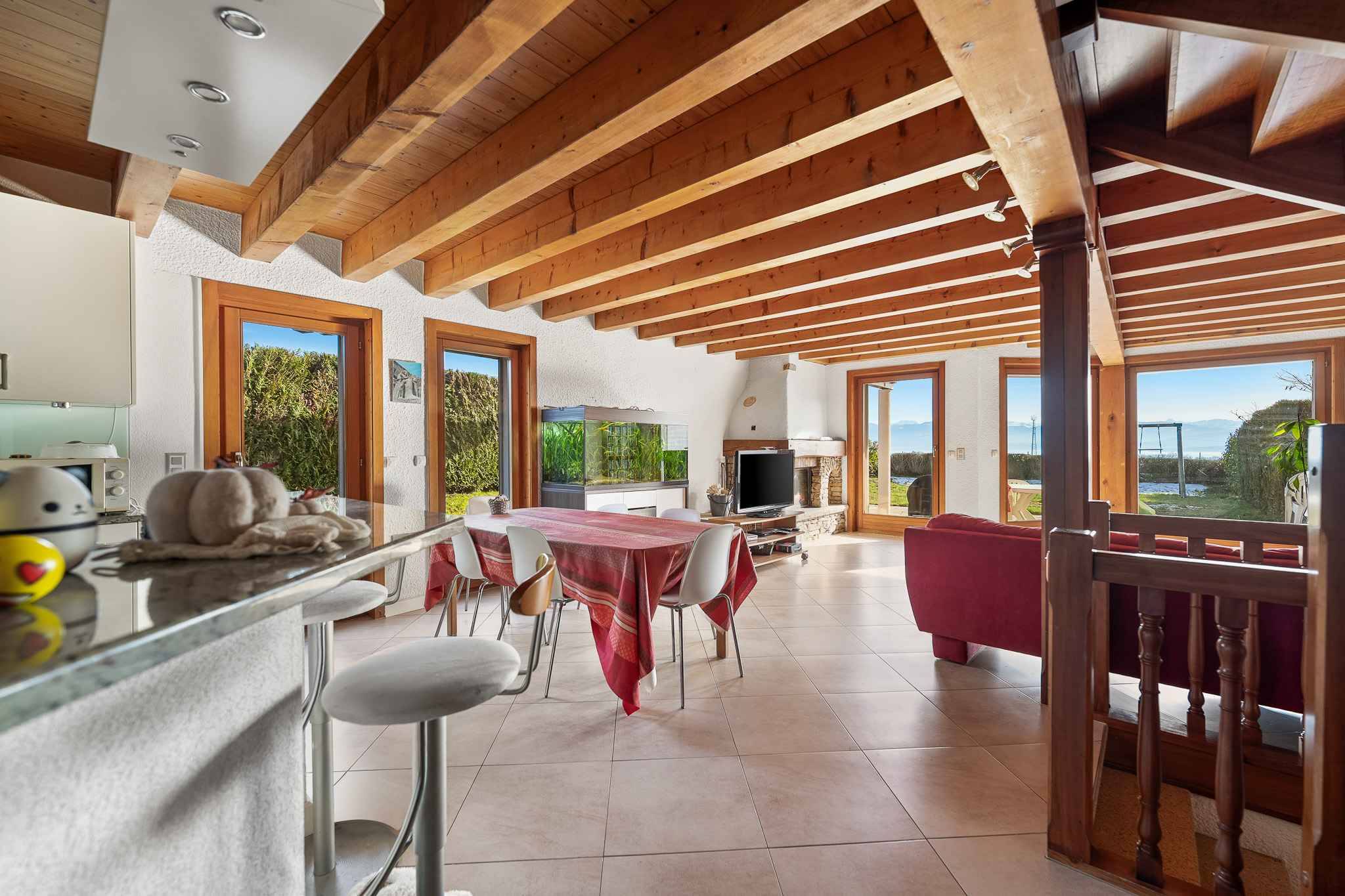 Semi-detached villa of 4.5 rooms + basement with breathtaking views of the lake and Mont Blanc