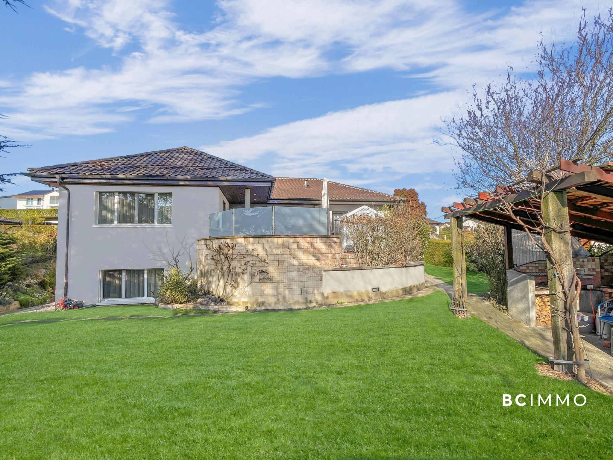 Large two-unit villa | BC IMMO