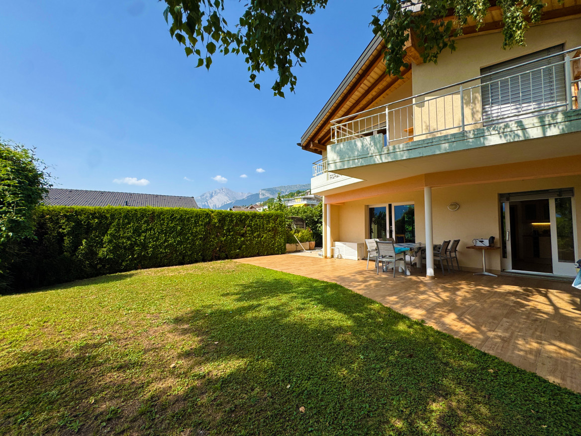 EXCEPTIONAL VILLA IN THE HEART OF SAVIÈSE WITH BUILDING LAND