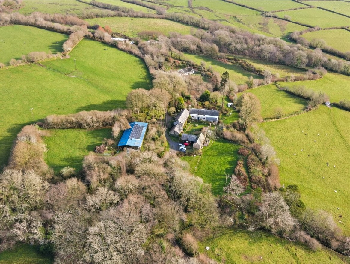 Detached House: for sale in Barnstaple Devon