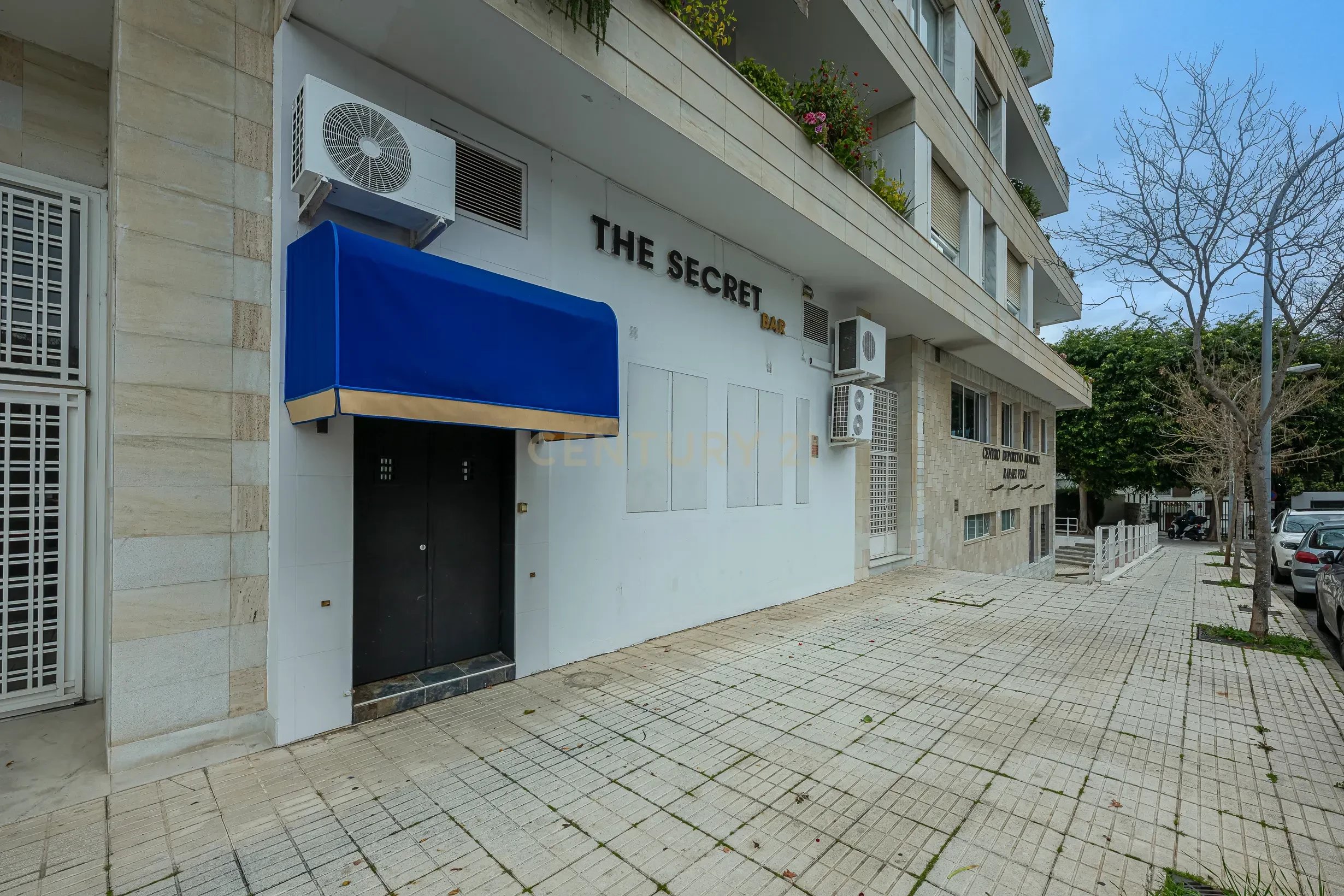 TRANSFER BAR – PREMIUM LOCATION