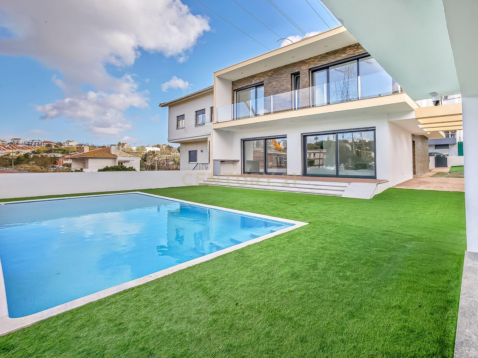Contemporary 6-bedroom villa. Luxury, comfort, and modernity with swimming pool.