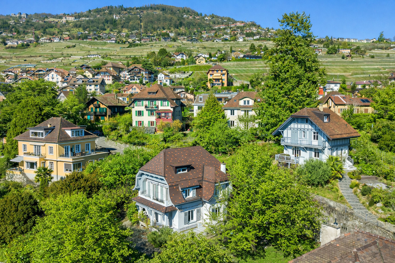 Lovely property from the beginning of the century in a quiet area in Corseaux