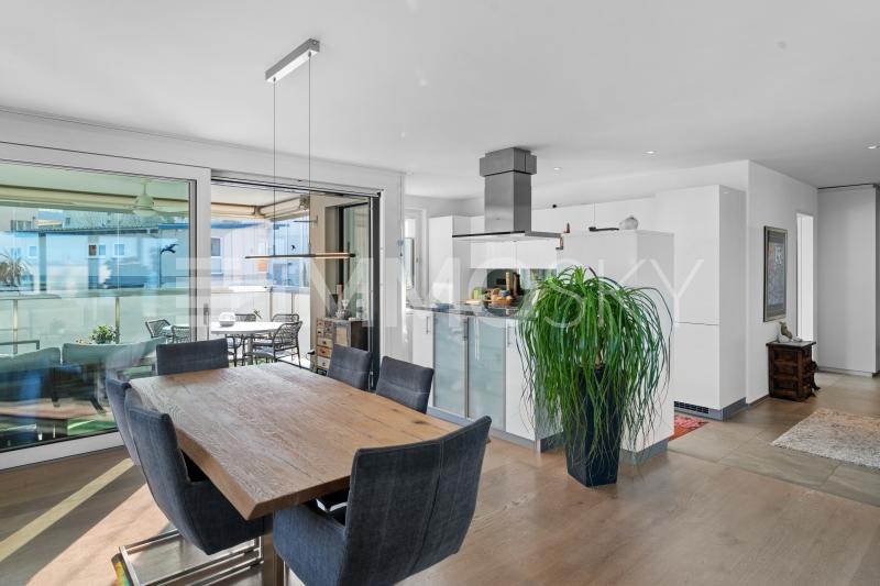 Beautiful living with a view of the lake at Wartegg Castle