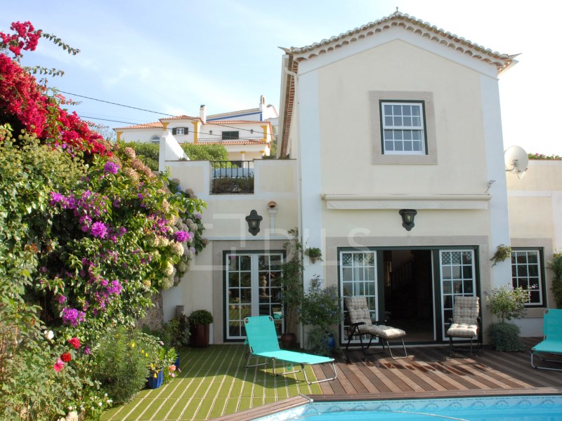 3 bedroom villa with sea view, located in Sintra