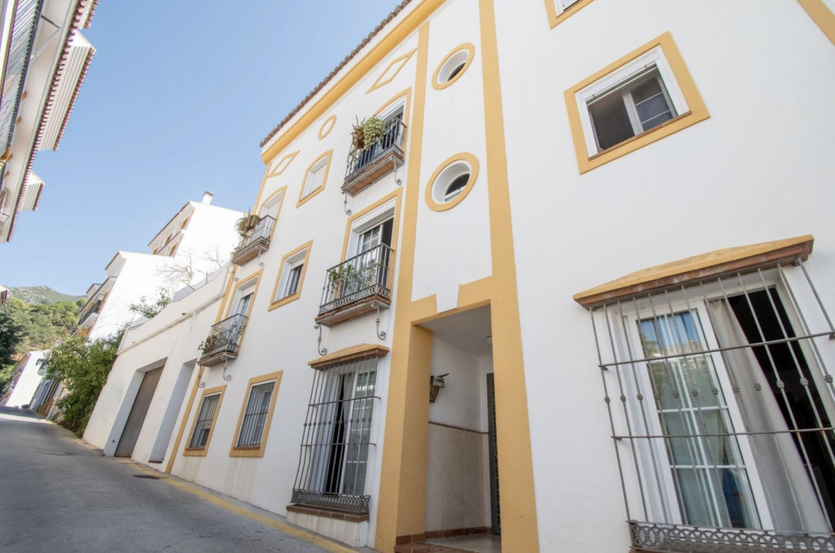 Condo for sale, 10 Calle Azahar (Ojén, Spain)