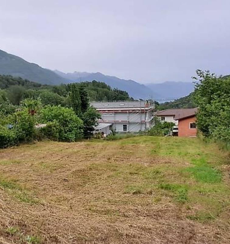 Plot with partial lake view in Arcegno