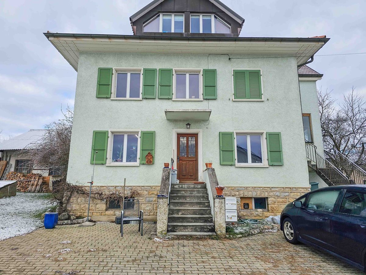 House of 2 apartments with a large workshop offering magnificent potential on a plot of more than 1000 m2