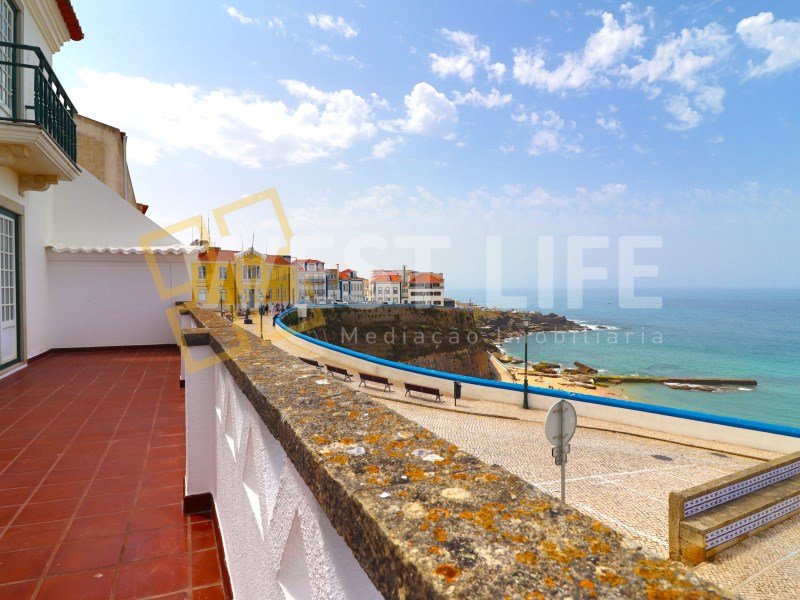 4 bedroom villa in the HISTORIC CENTER - Unique location with superb sea views - Ericeira Centro.