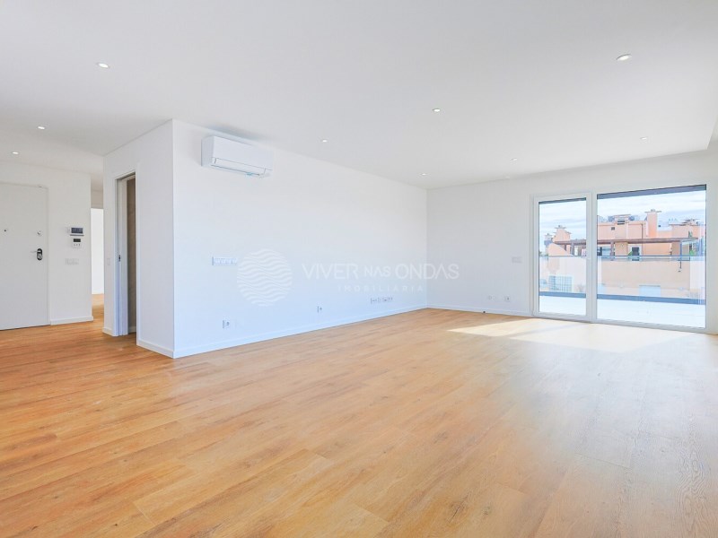 New Luxury Apartments by the Beach - Only 15 Minutes from Lisbon