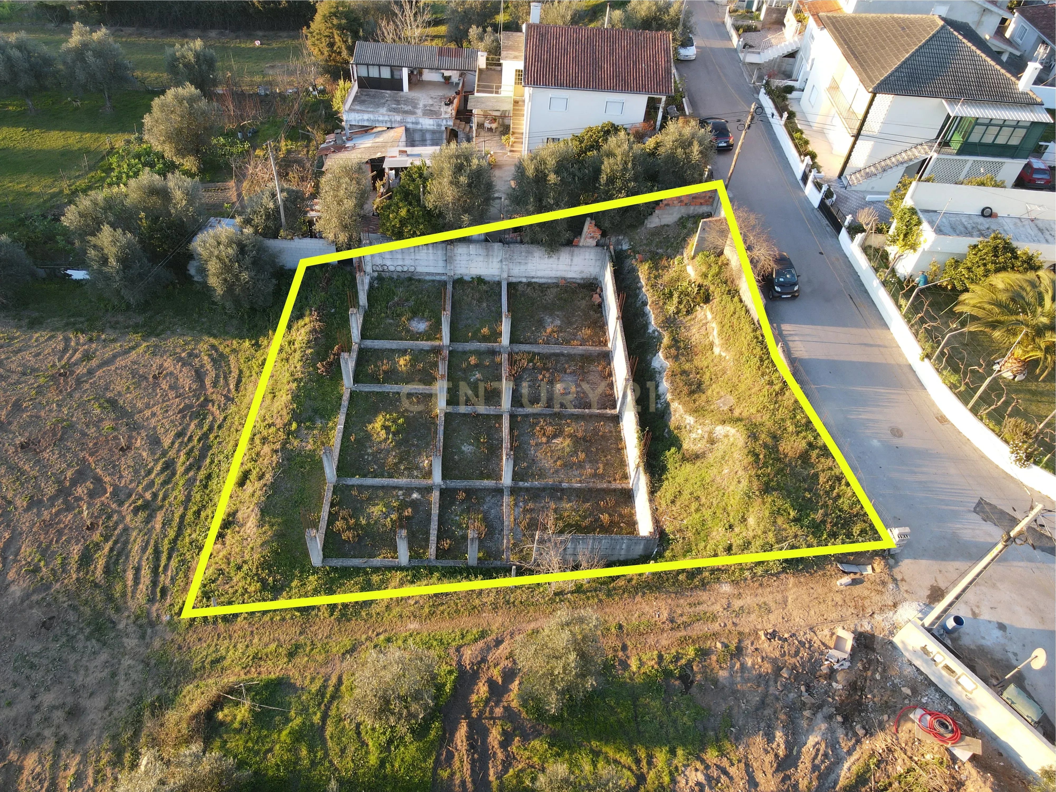 Plot of land next to the future metro bus station, with feasibility for the construction of apartments - Lousã