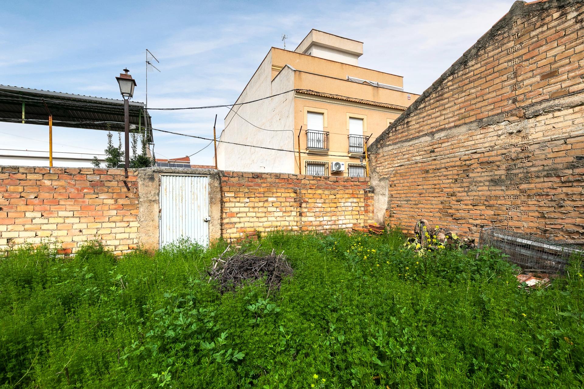 PLOT IN ARMILLA FOR HOUSING BUILDING