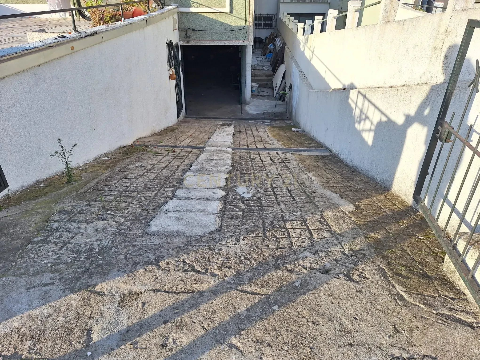 Warehouse / Garage for sale in Seixal