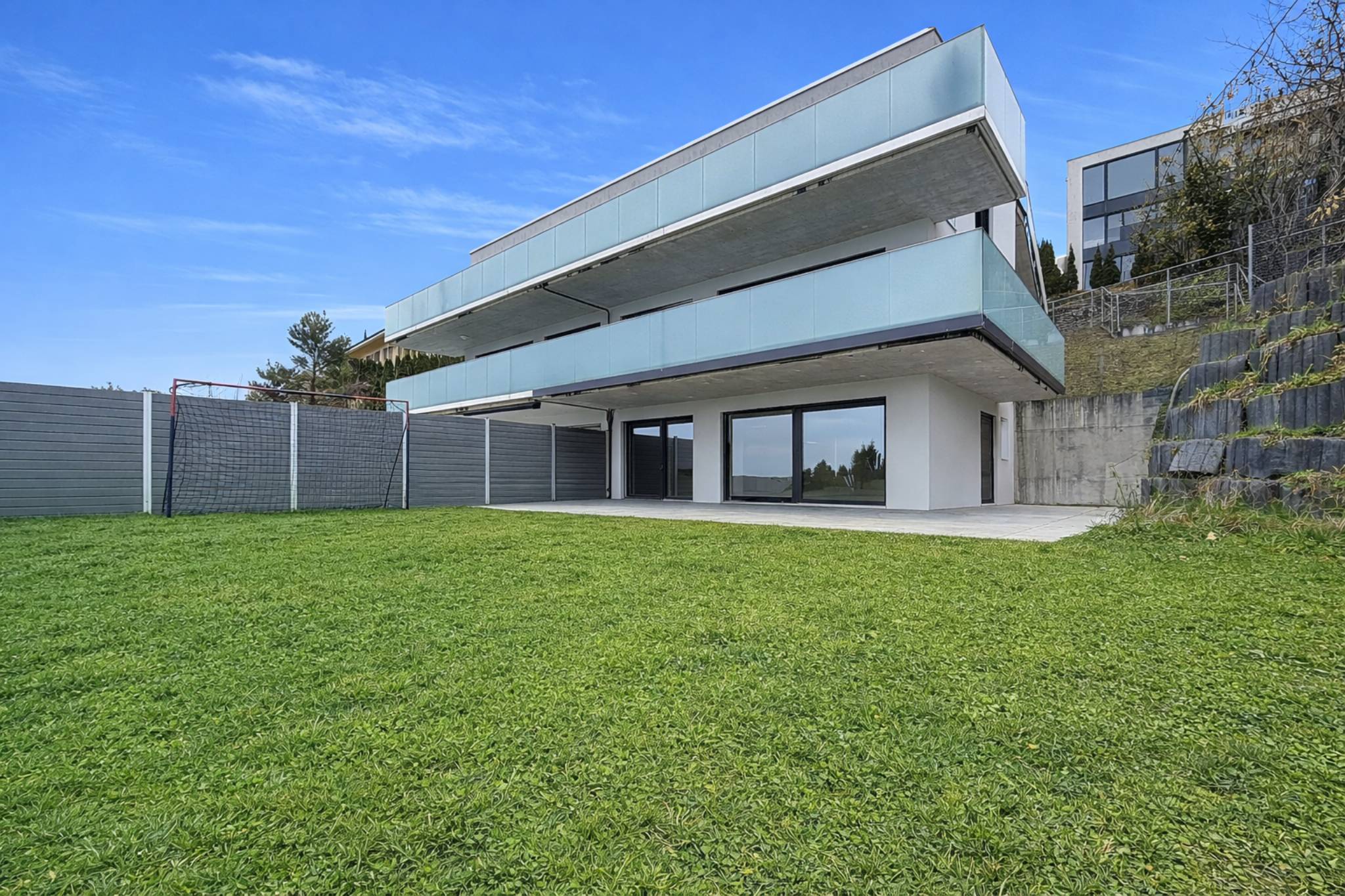 4.5-room duplex with basement, garden and lake view