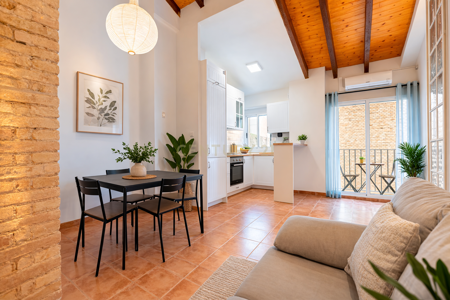 Renovated 52 m² penthouse in Ruzafa — ready to move in