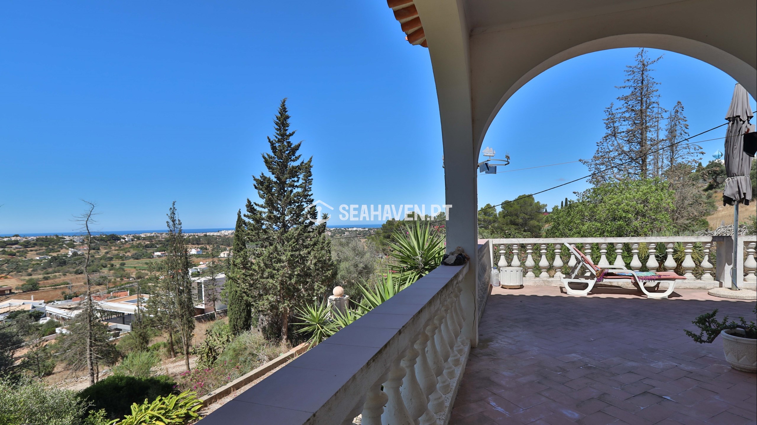 Hilltop Villa with Panoramic Sea Views in Albufeira
