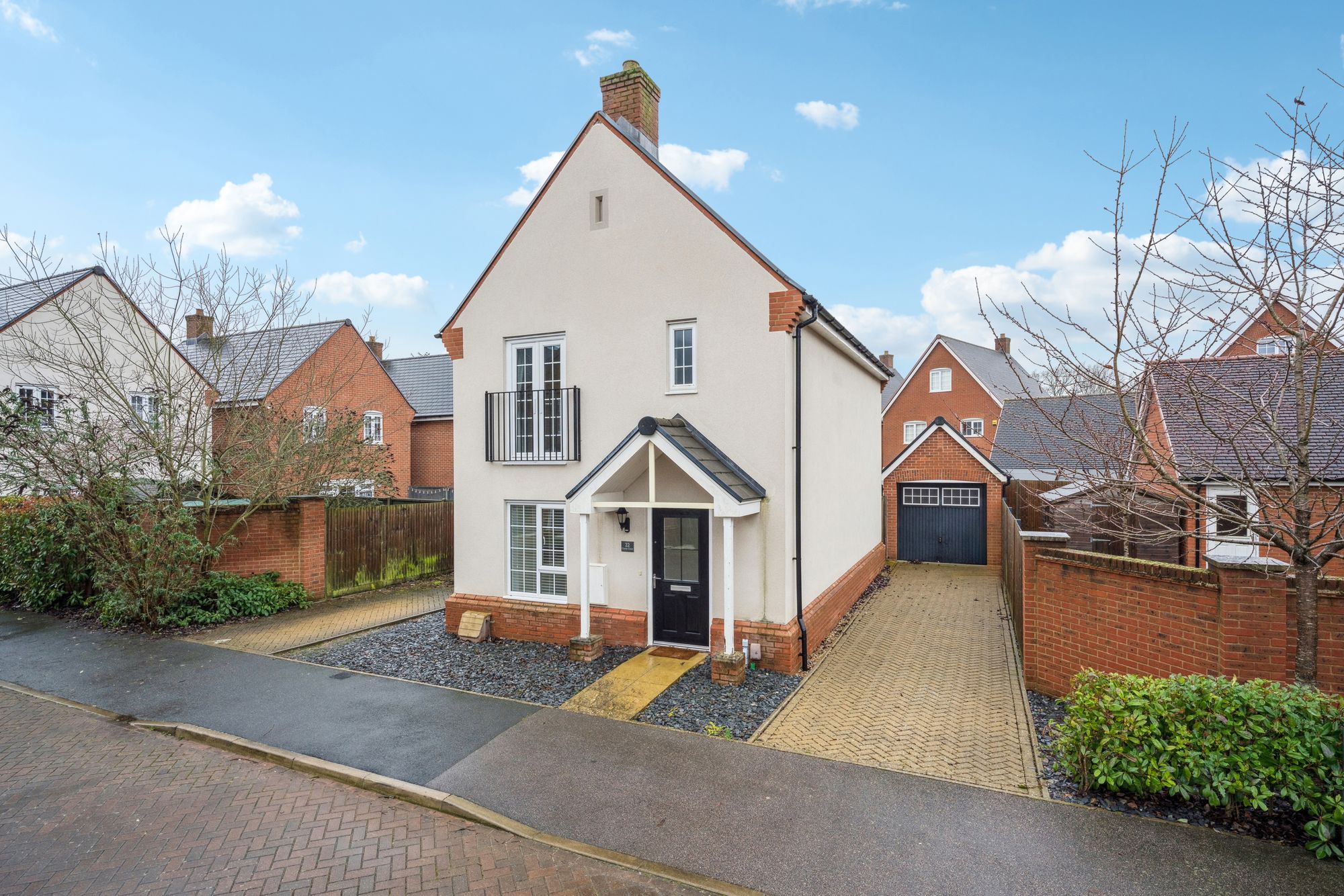 Detached House: for sale in Berkhamsted