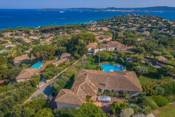 SAINTE MAXIME: NEO-PROVENCAL VILLA WALKING DISTANCE FROM THE BEACH