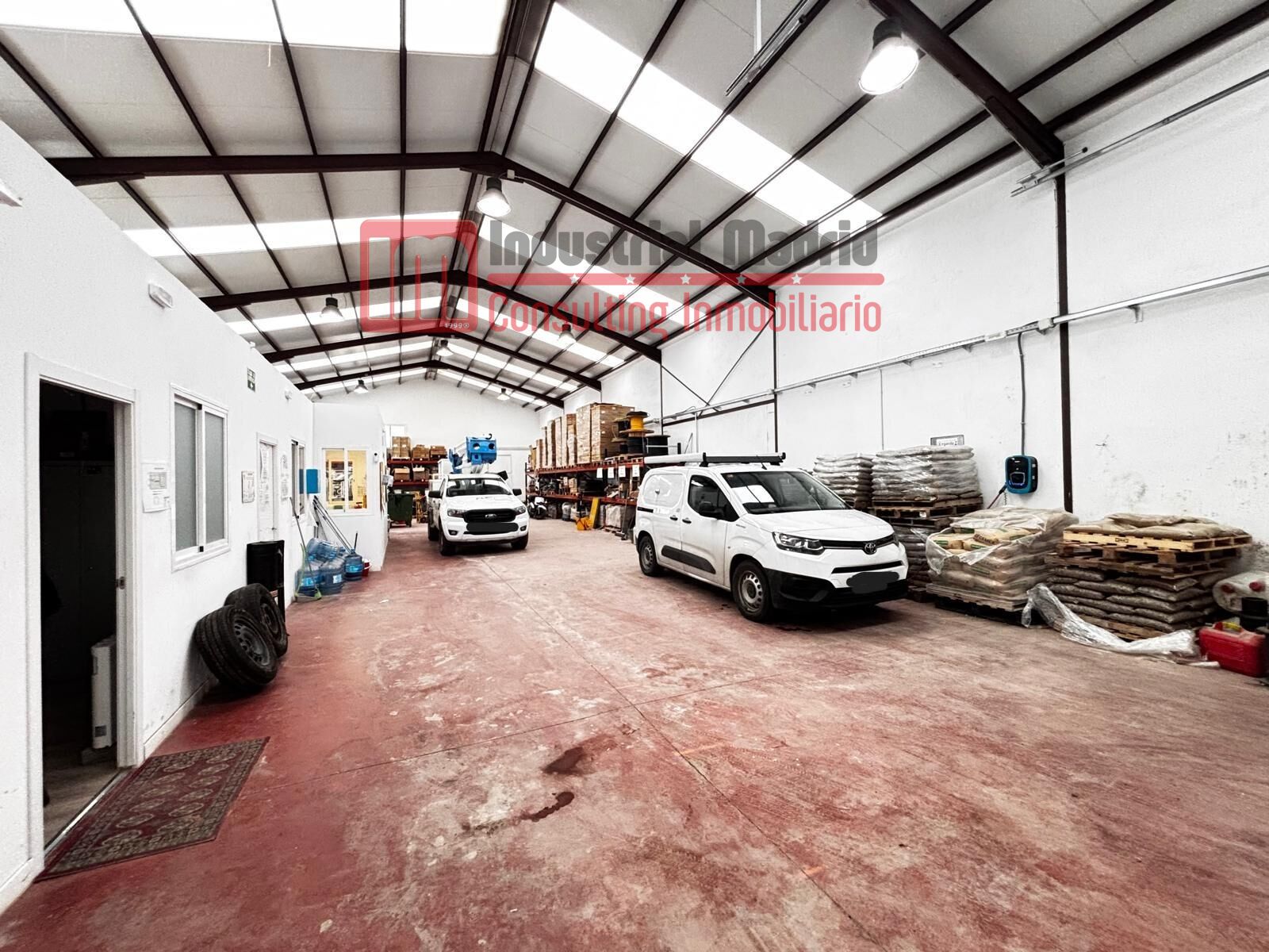 INDUSTRIAL WAREHOUSE FOR SALE IN ARGANDA DEL REY