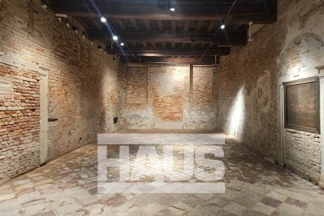 Building for sale, Campo dei Gesuiti (Venice, Italy)