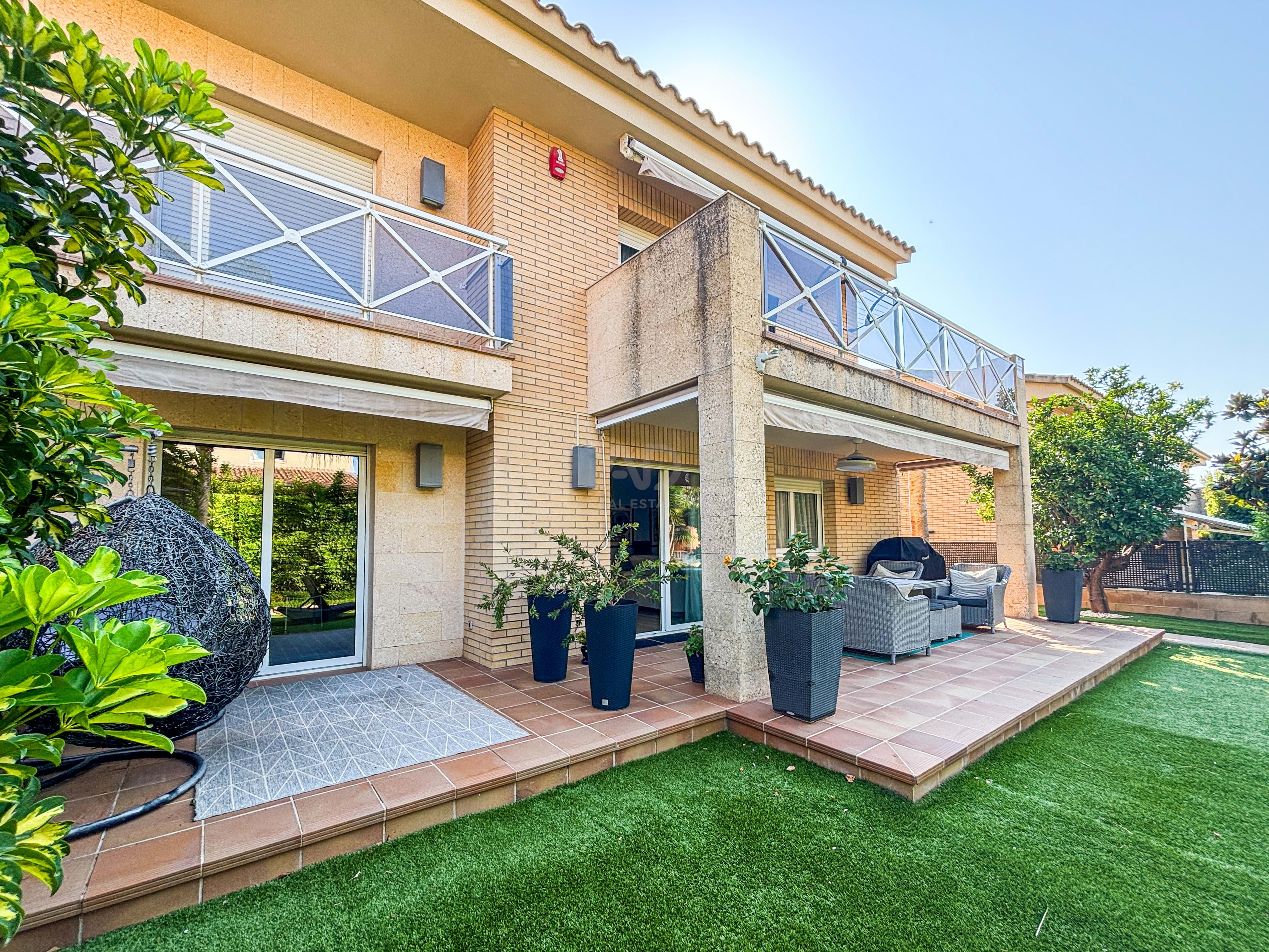 Casa 5 dormitorios - 245 m2