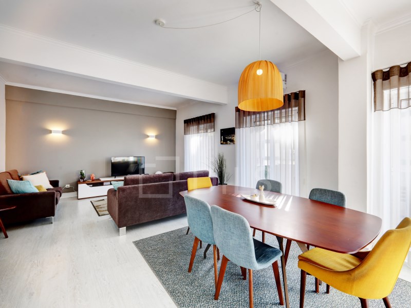 3 bedroom flat with balcony, in Quinta das Conchas, Lumiar, Lisbon