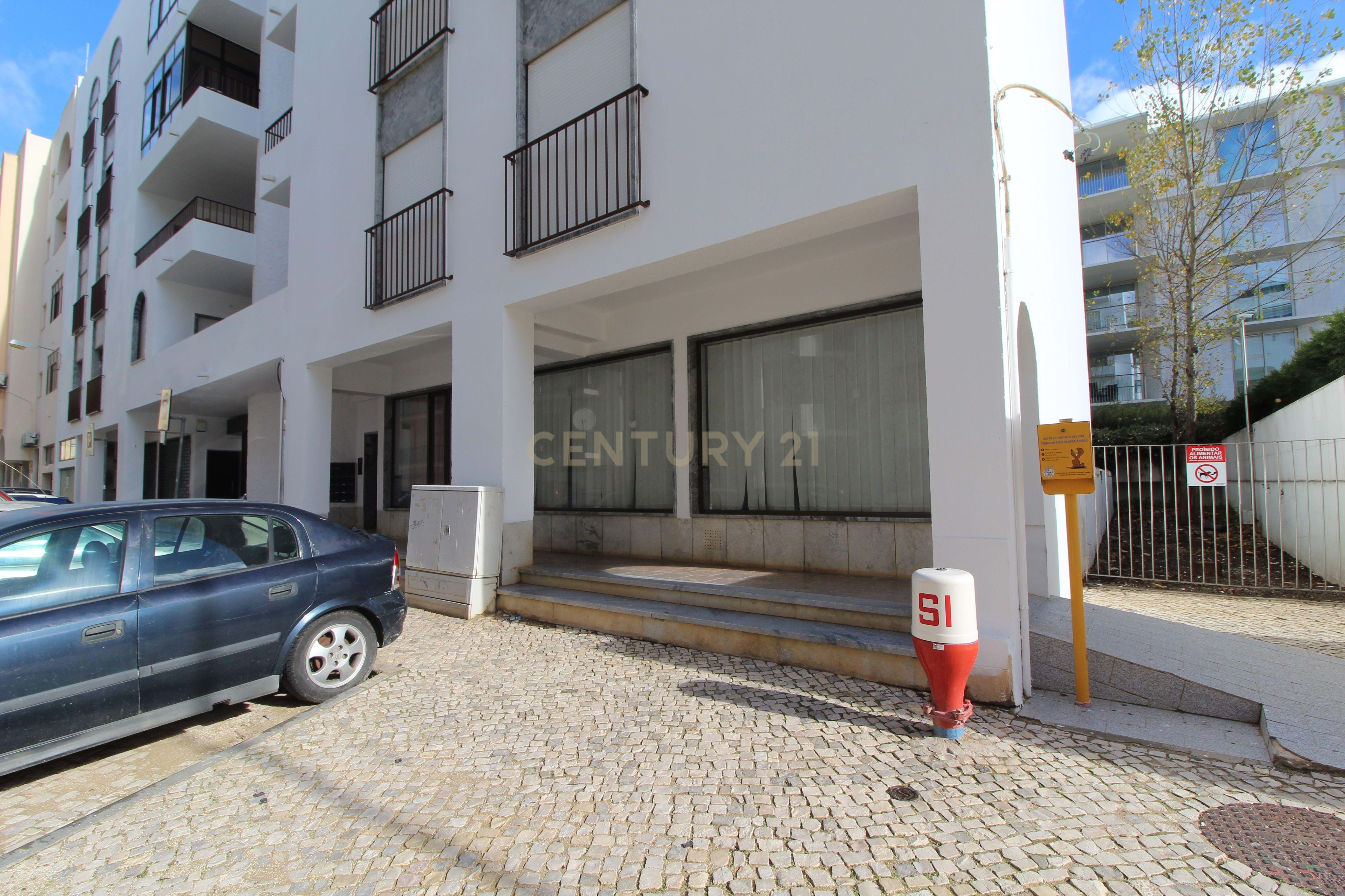 UNIQUE OPPORTUNITY ON AVENIDA RIO: 257M² TO CREATE YOUR DREAM PROJECT!