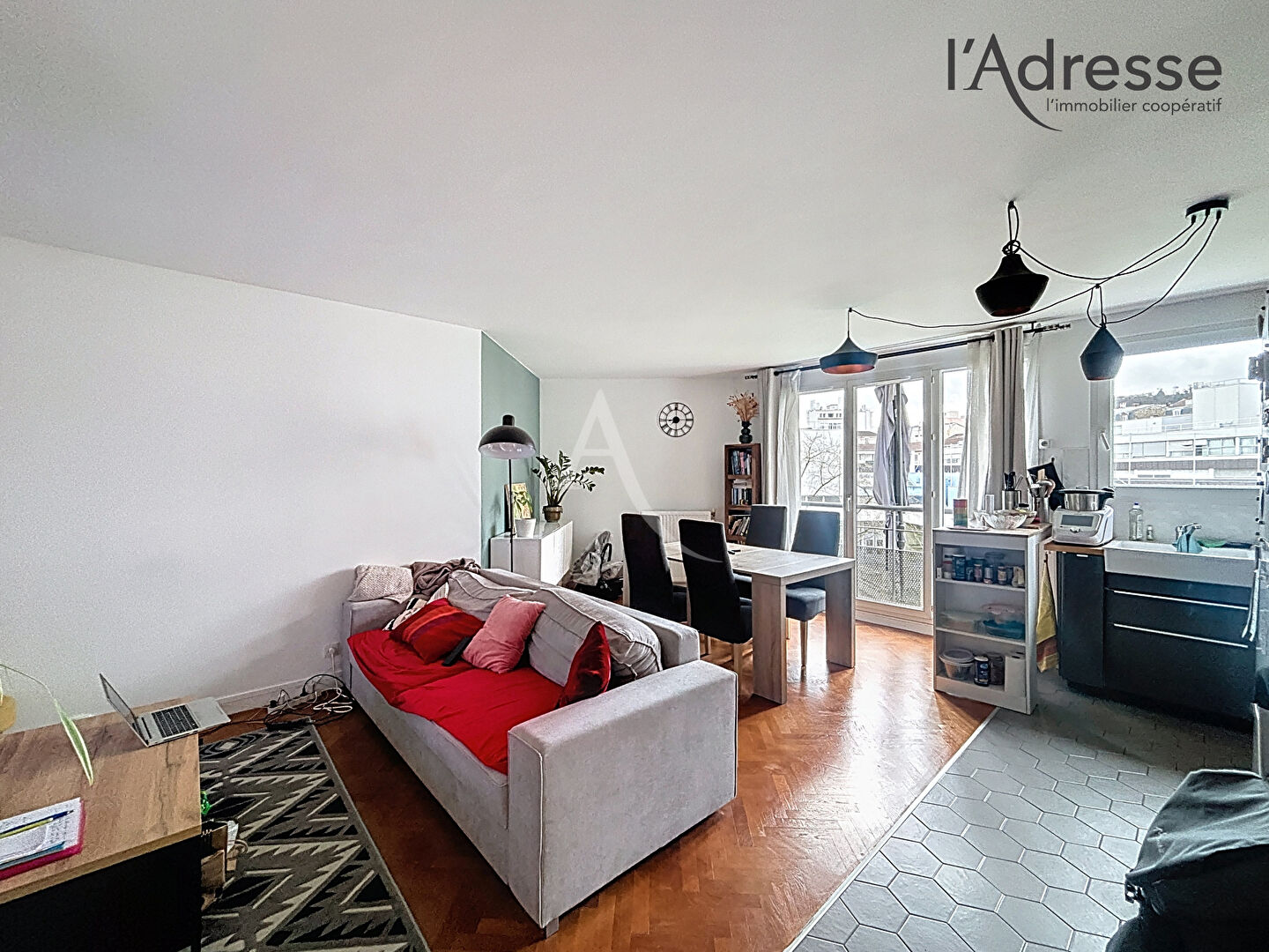 Condo for sale in Suresnes, France