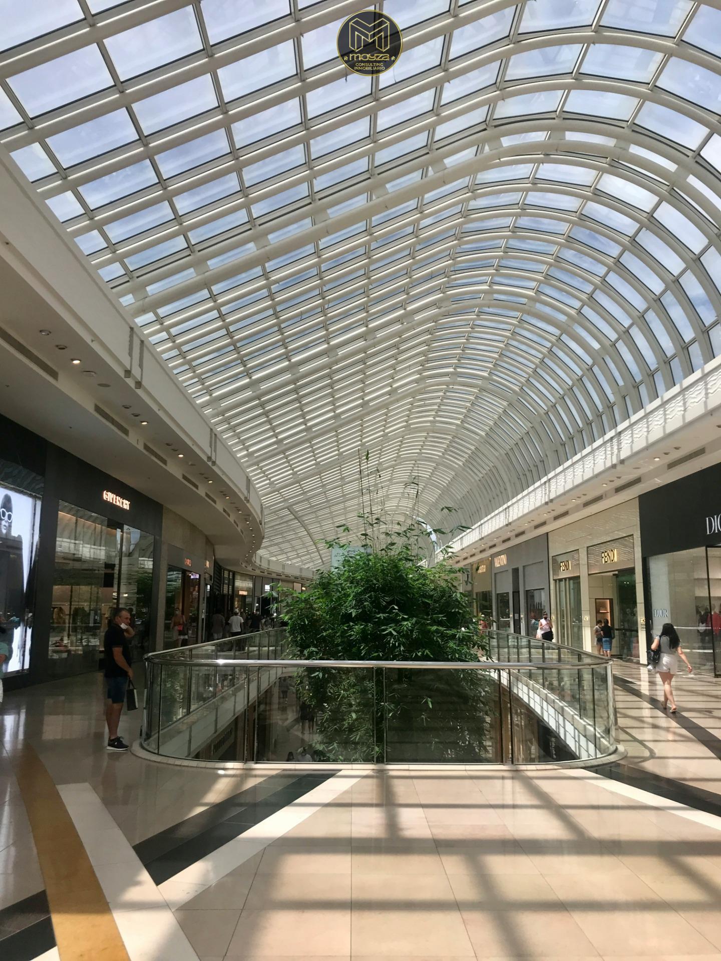 SHOPPING CENTRE IN THE CANARY ISLANDS