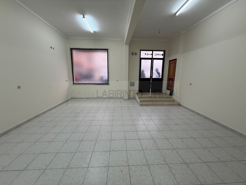 Large store for sale in São Marcos, Cacém - Sintra