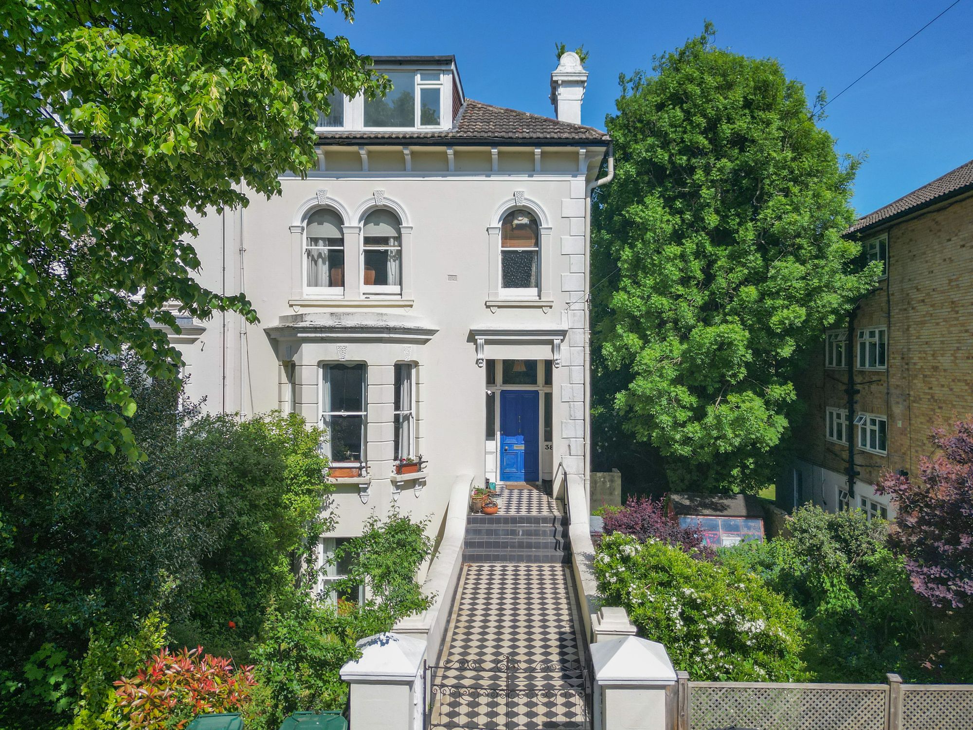Semi-Detached House: for sale in Brighton