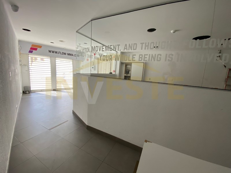 Shop/office with almost 200m2 duplex in the center of Cascais