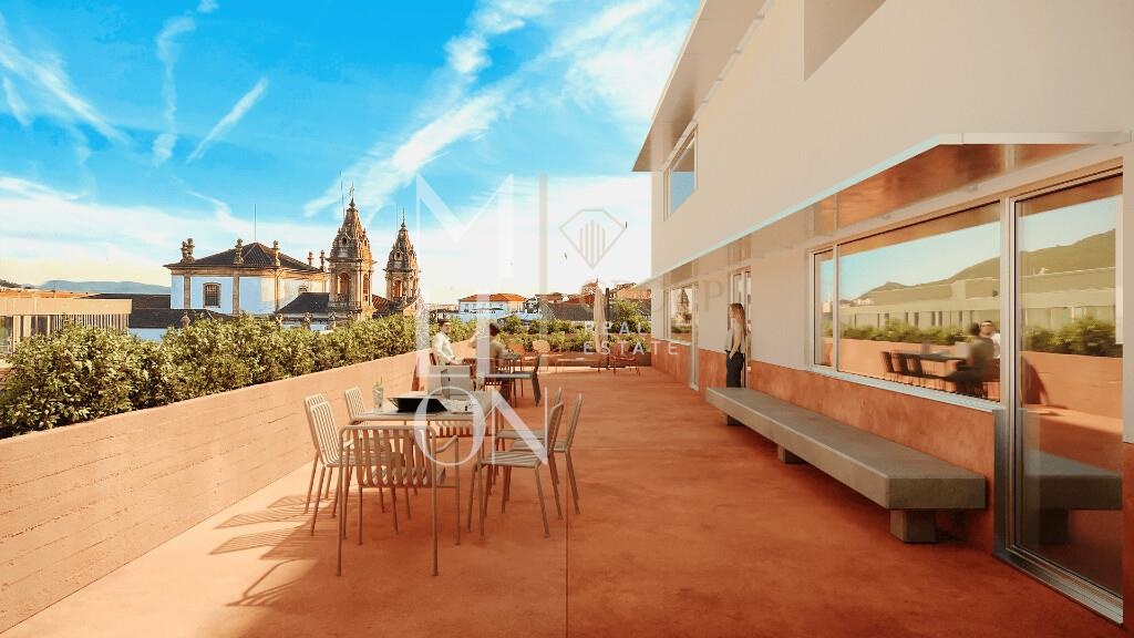 Investment Opportunity in the Historic Center of Braga 13 Units in the Shopping Santa Cruz Building