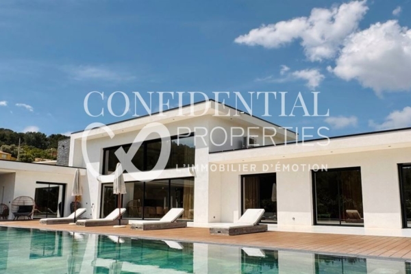 Contemporary villa, close to the port and golf course – 83150 BANDOL