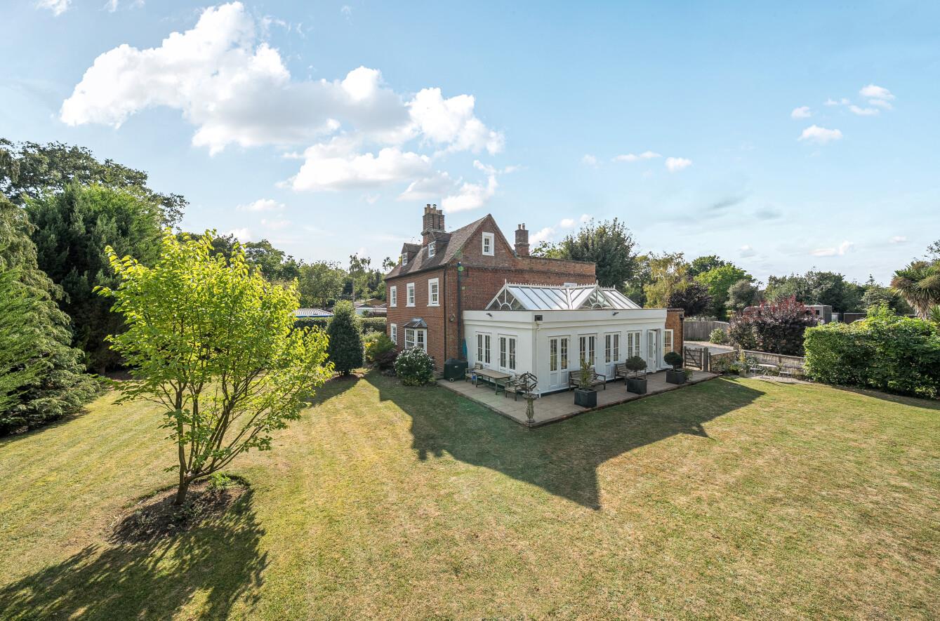 Detached House: for sale in Leybourne