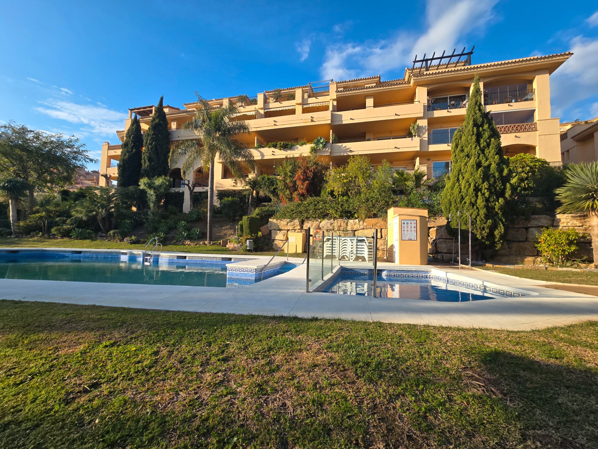 Condo for sale in Sitio de Calahonda, Spain