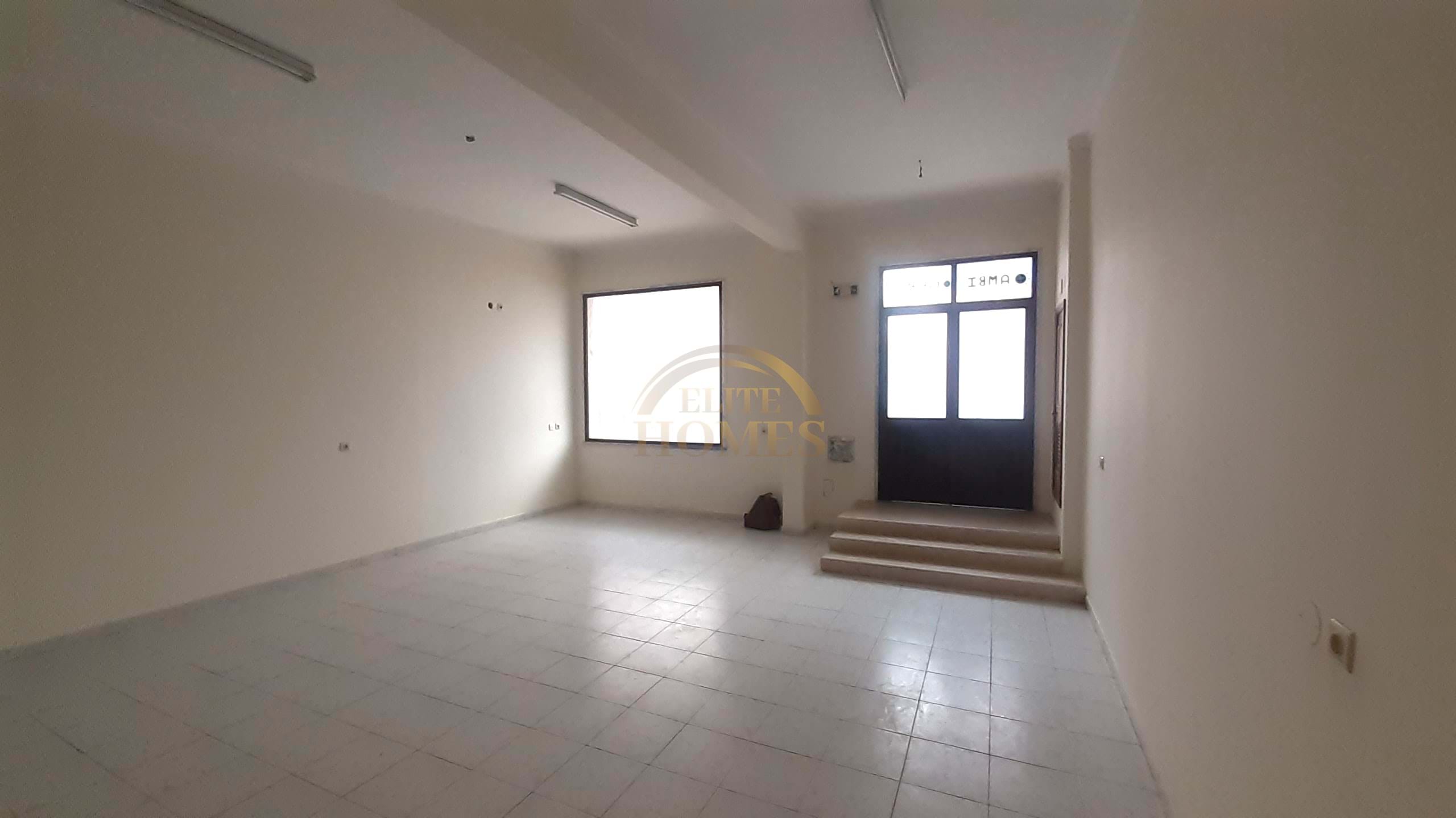 Discover this fantastic store located in São Marcos, at street level in a residential building, in an easily accessible area