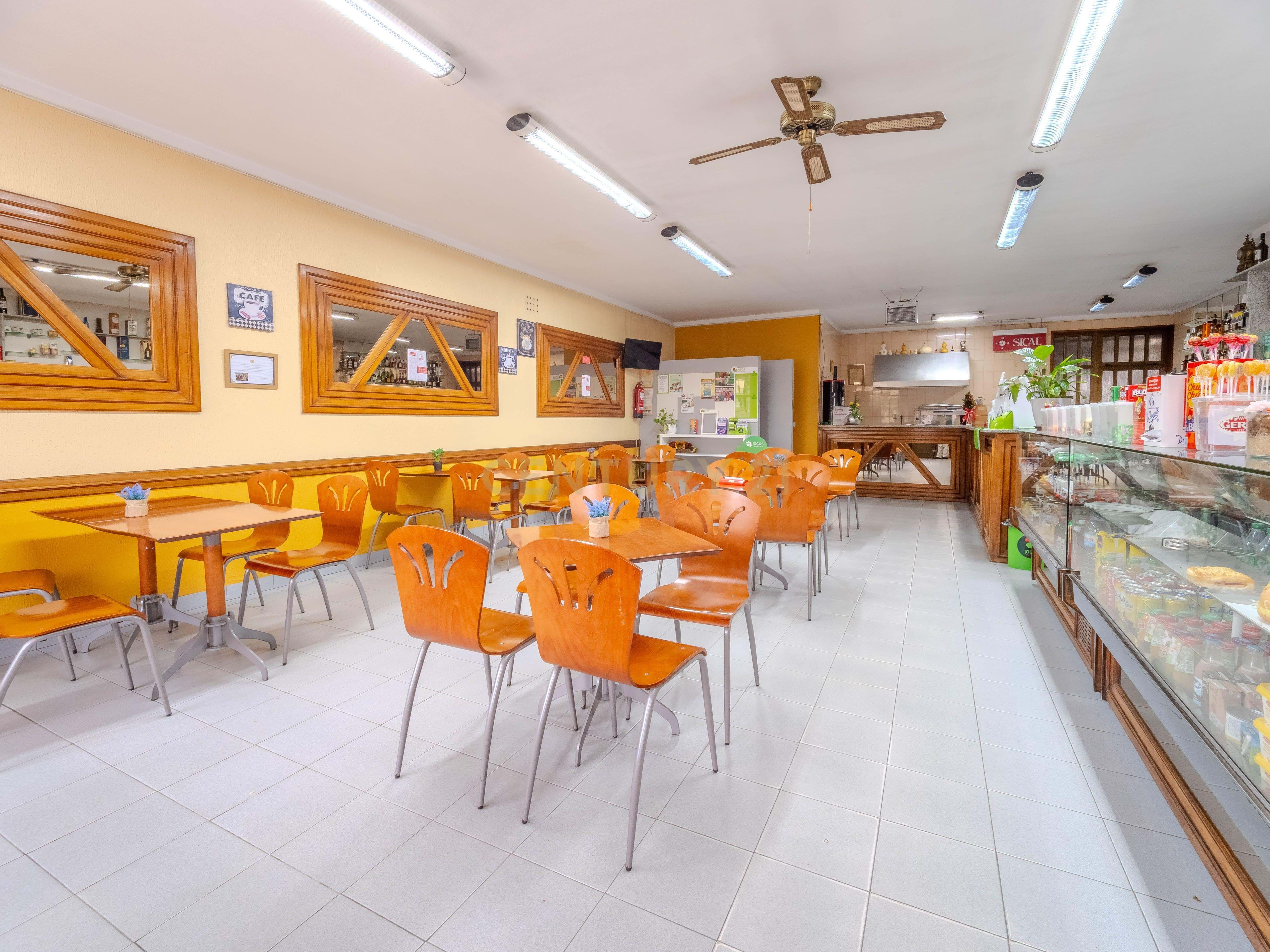 Charming Cafe in Ermesinde, Valongo - Great Investment Opportunity