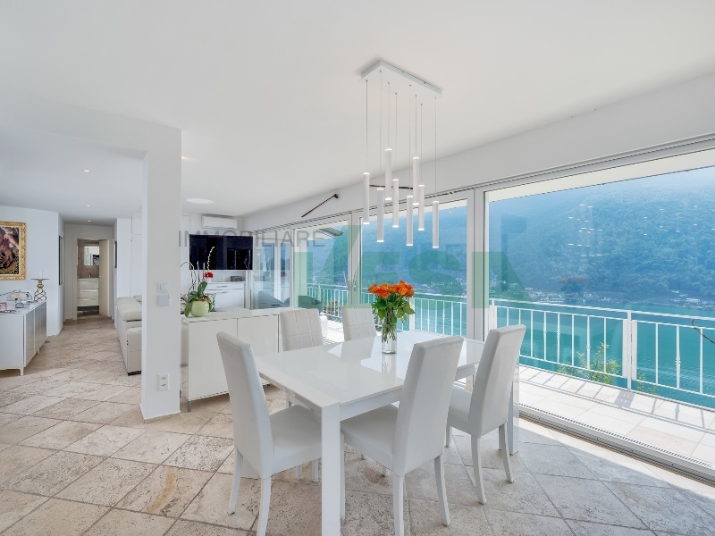 Charming property with spectacular views and in quiet area