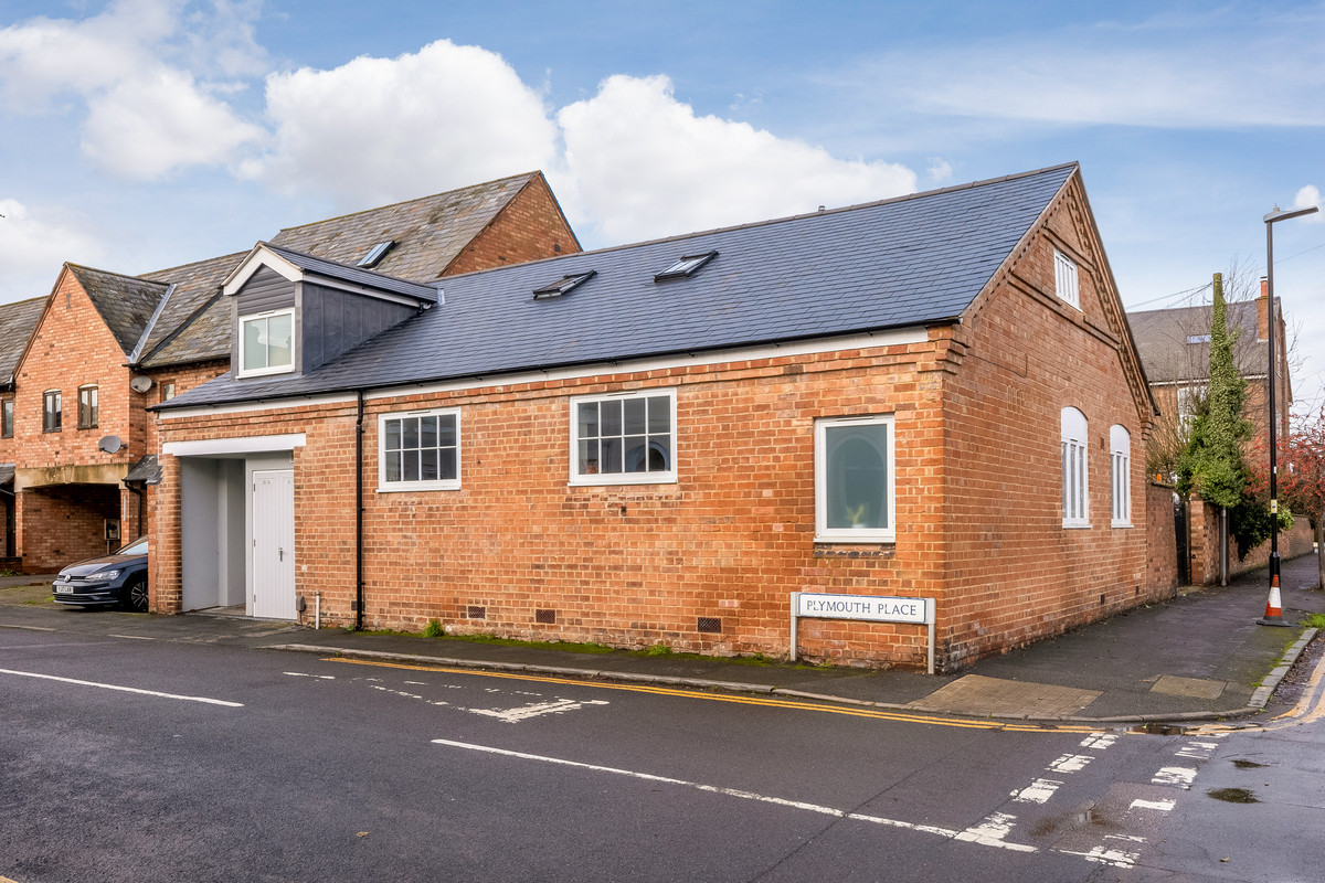 Semi-Detached House: for sale in Leamington Spa