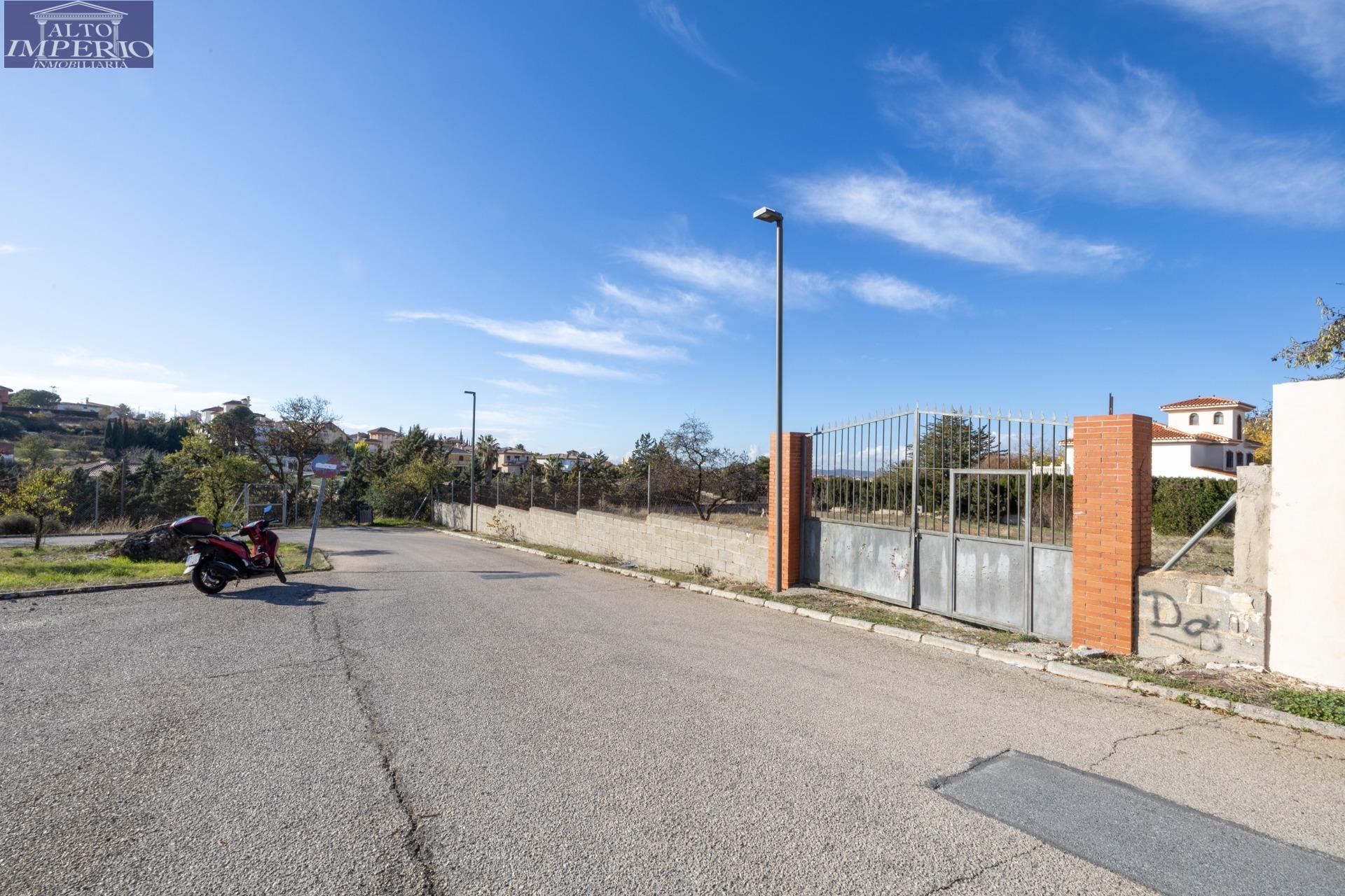 URBAN PLOT OF 1483 m2 IN OTURA.