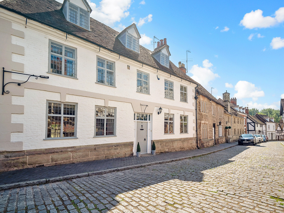 Town House: for sale in Warwick