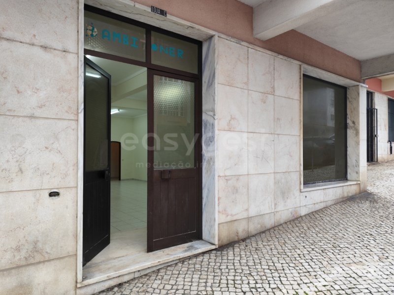 Commercial store with 2 bathroom(s) storage and large space with shop window