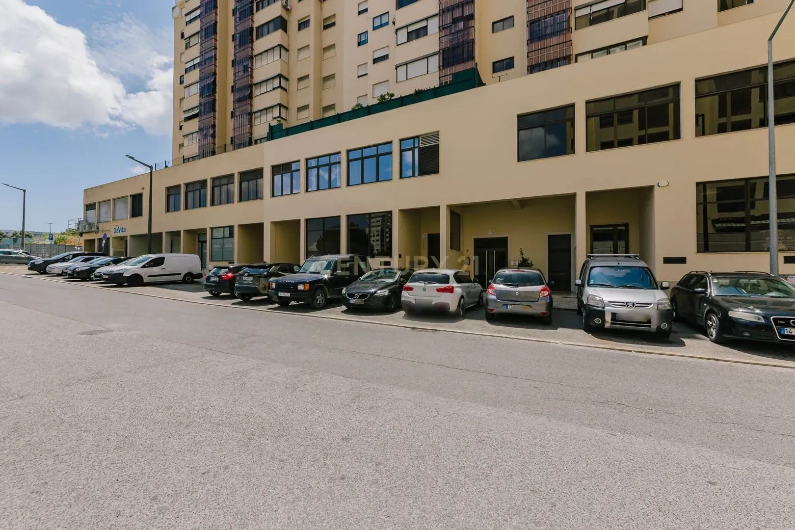 Quinta do Patrimônio / Sacavém Store