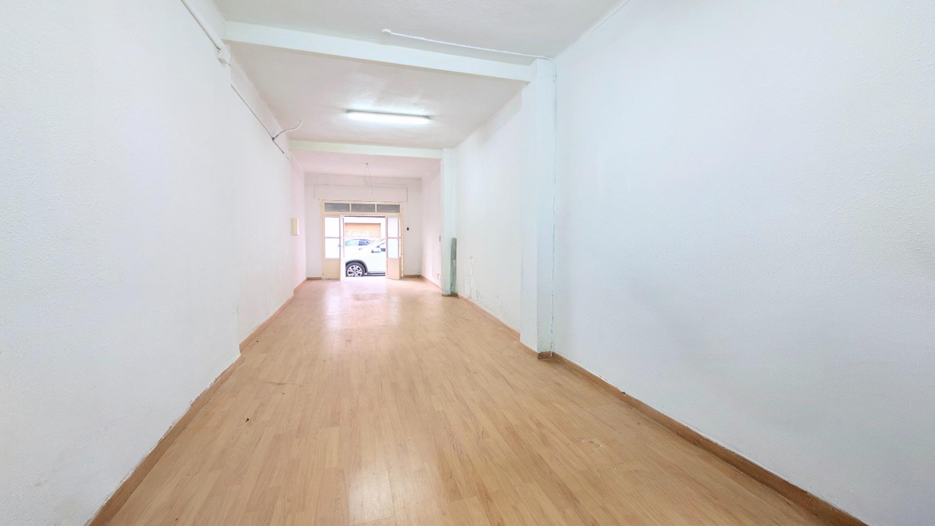 COMMERCIAL PREMISES FOR SALE NEXT TO POETA MIGUEL HERNANDEZ, POSSIBILITY OF CHANGE OF USE TO HOUSING.