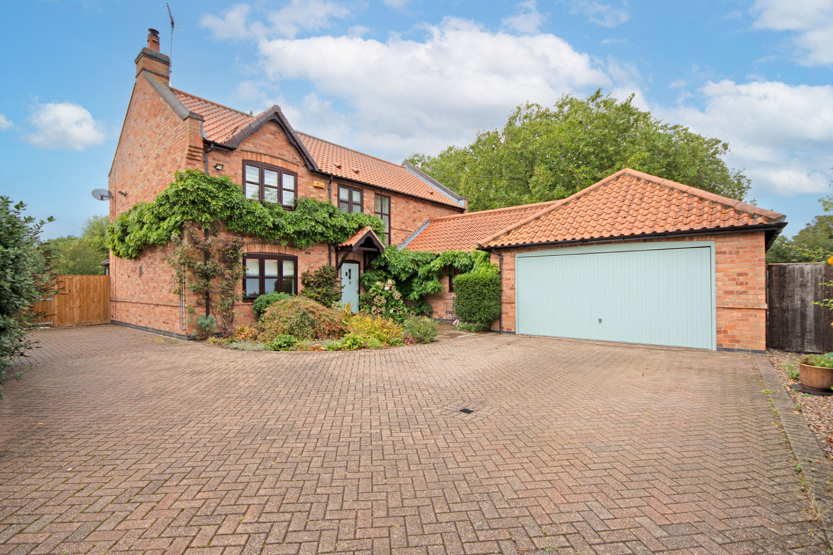 Detached House: for sale in Whatton-in-the-Vale Nottingham