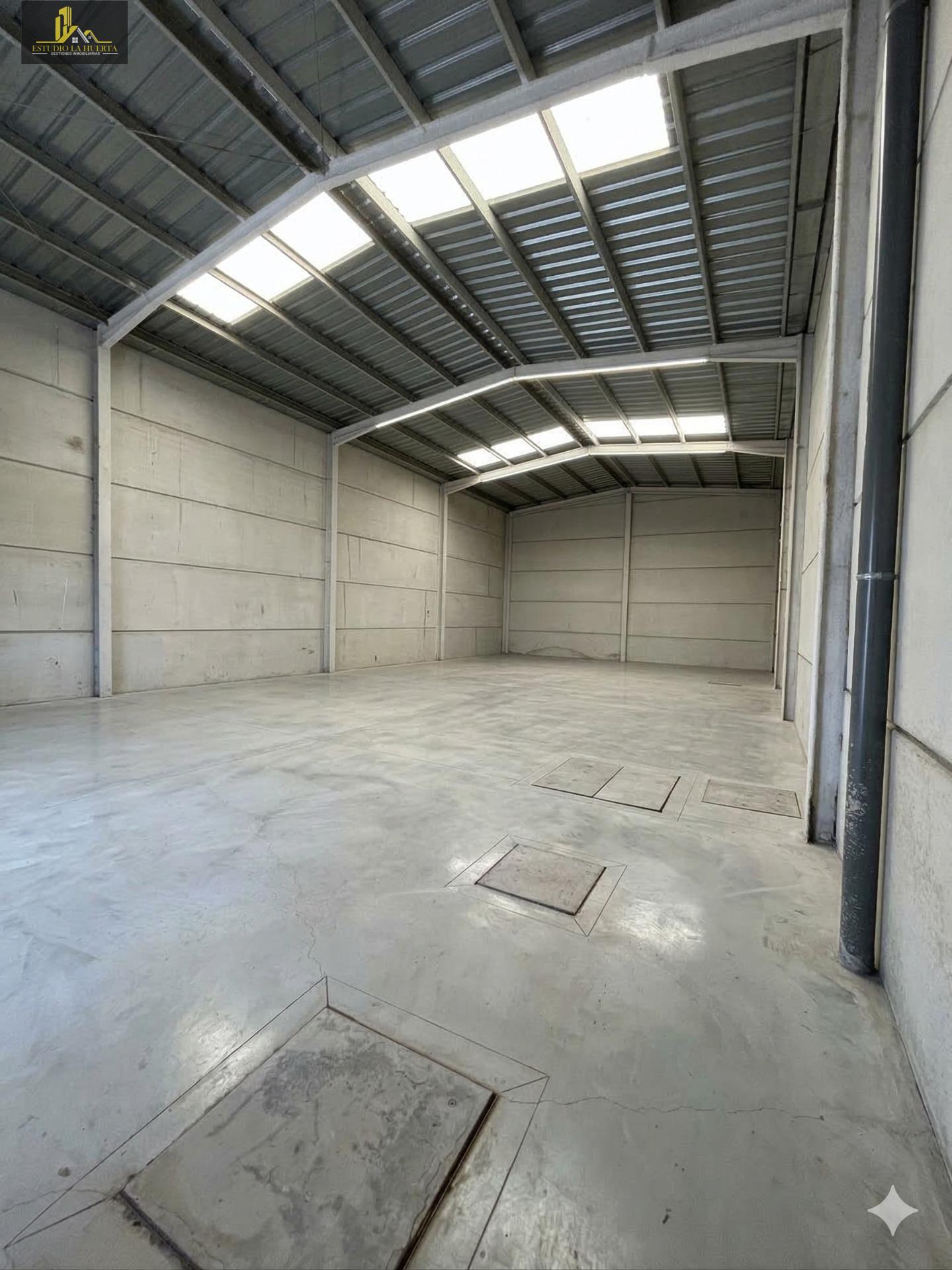 INDUSTRIAL WAREHOUSE IN LA BARCA DE LA FLORIDA OF 238m2