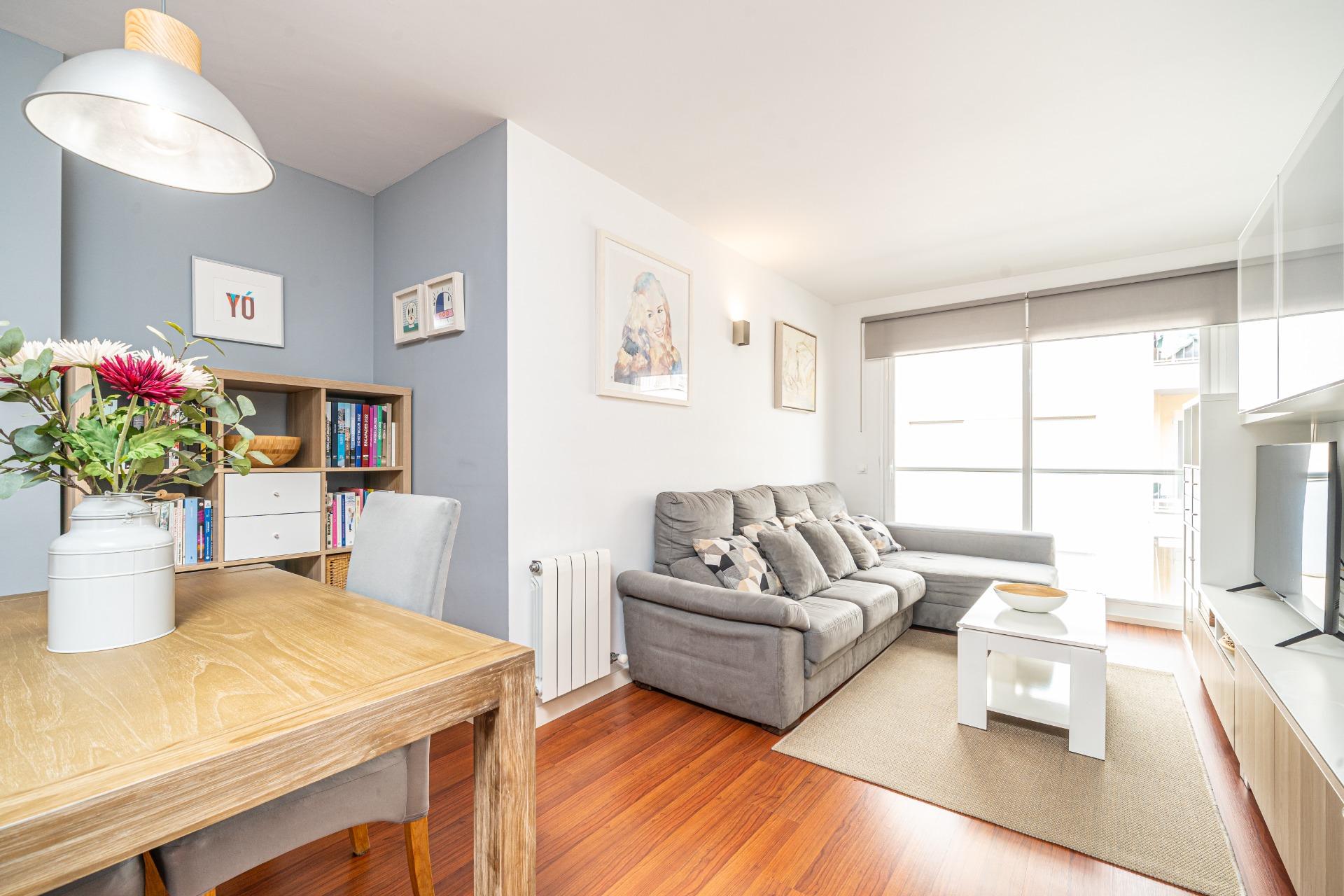 3-bedroom apartment, balcony and optional parking in Son Armadams