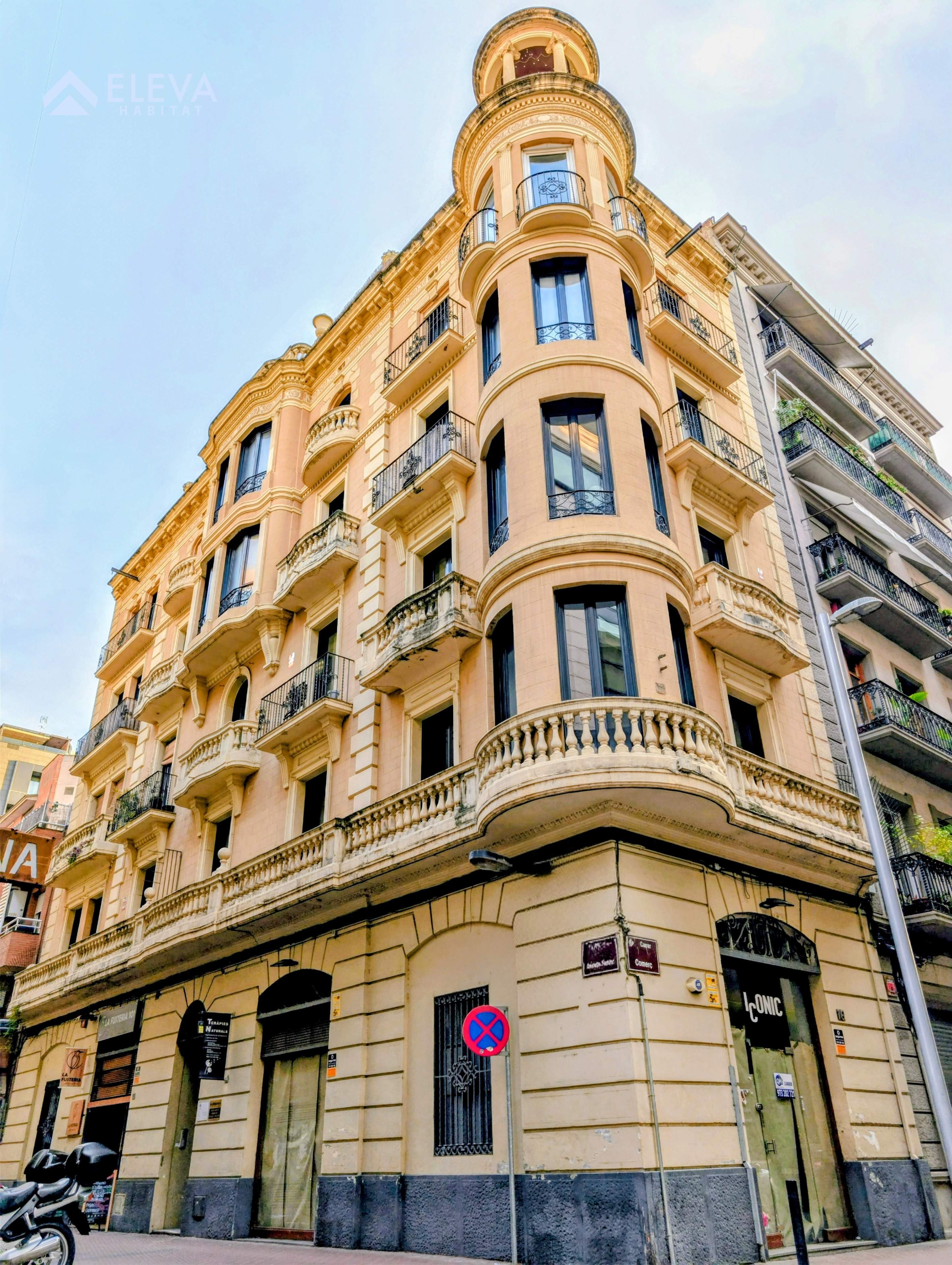 Modernist building in profitability: mixed use in Calle Alcalde Fuster, 4