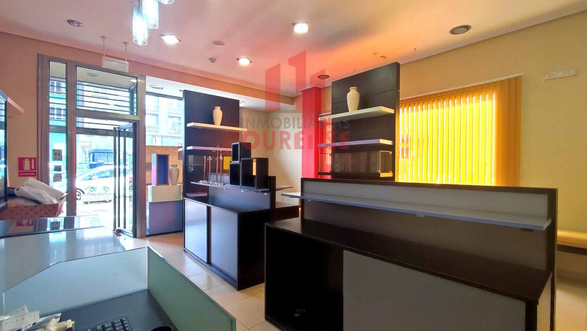 CONDITIONED COMMERCIAL PREMISES LOCATED ON THE BRIDGE NEAR THE TRAIN STATION.